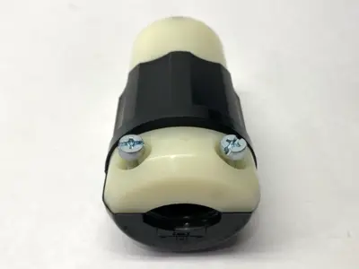 USED LEVITON LOCKING CONNECTOR 3-POLE 3-WIRE 20A 125/250V