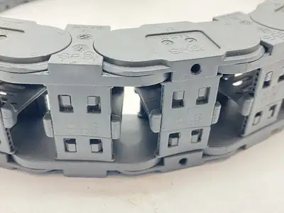 USED IGUS SERIES E4.21 ENERGY CHAIN 27" W/ E4.210.20 BRACKET