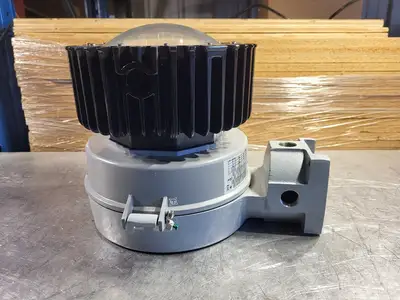 NEW CROUSE-HINDS VMVL-11-2TW-R1-UNV1-S890