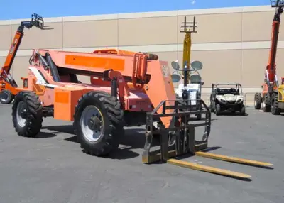 USED 2013 JLG SKYTRAK 8042