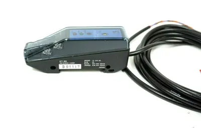 NEW KEYENCE ET-90 AMPLIFIER UNIT ET90