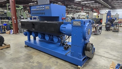 4.5" Merritt/Davis Standard Single Screw Extruder, Air Cooled 24:1 L/D Barrel, 150 HP AC Motor