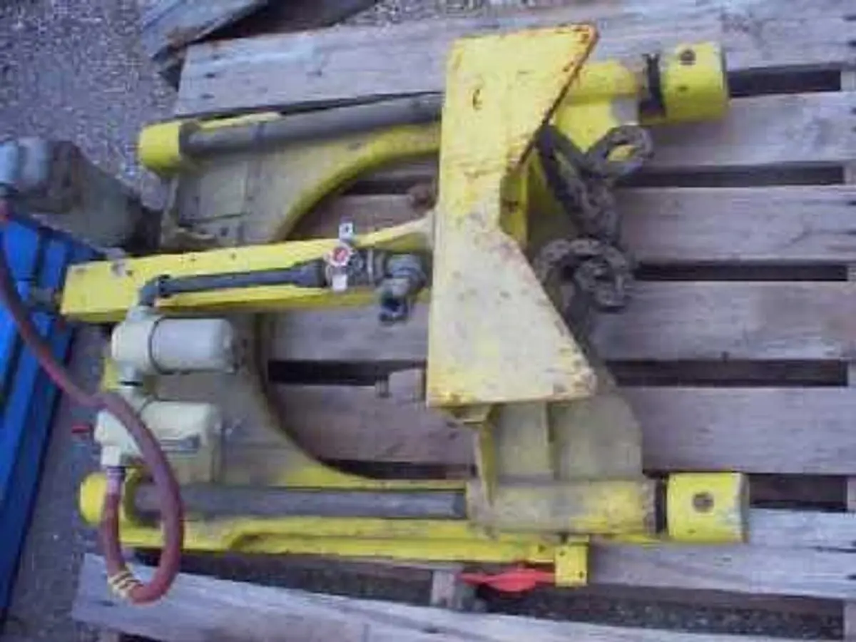 QTY. 1. PNEUMATIC PIPE CUTTER NO. B3595....