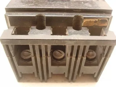 General Electric TEF134030 Circuit Breaker 30 Amps 480VAC Used