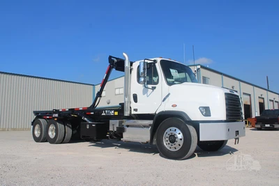 New | in-Stock 2027 FREIGHTLINER 114SD PLUS Rolloff Trucks Texas US | Roll Off Truck World #1507657