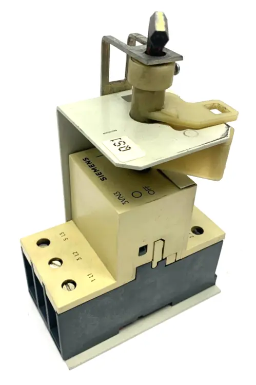 Used SIEMENS CIRCUIT BREAKER W/ MOUNTING BRACKET FLIP SWITCH Miscellaneous MRO | Maverick Industrial Sales #1122438