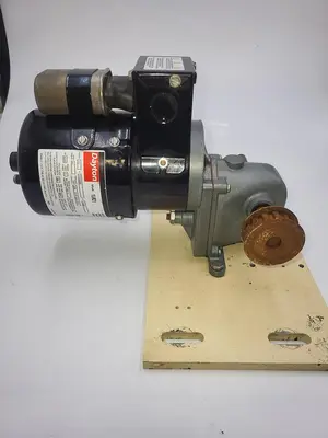 USED DAYTON DAYTON 1LPZ1 GEARMOTOR,9.5 RPM,200TORQUE,115/230V & MATCHING GEAR BOX