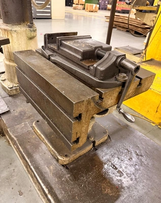 USED 1983 Giddings & Lewis ChipMaster, 1983, RIGHT ANGLE BASE, (2) BOX TABLES