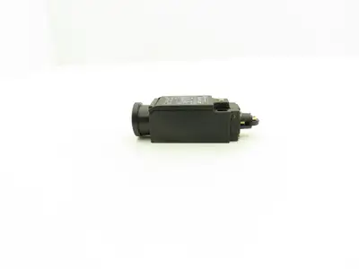 Telemecanique XCK P102H7 Limit Switch Roller Plunger 240vac 3A