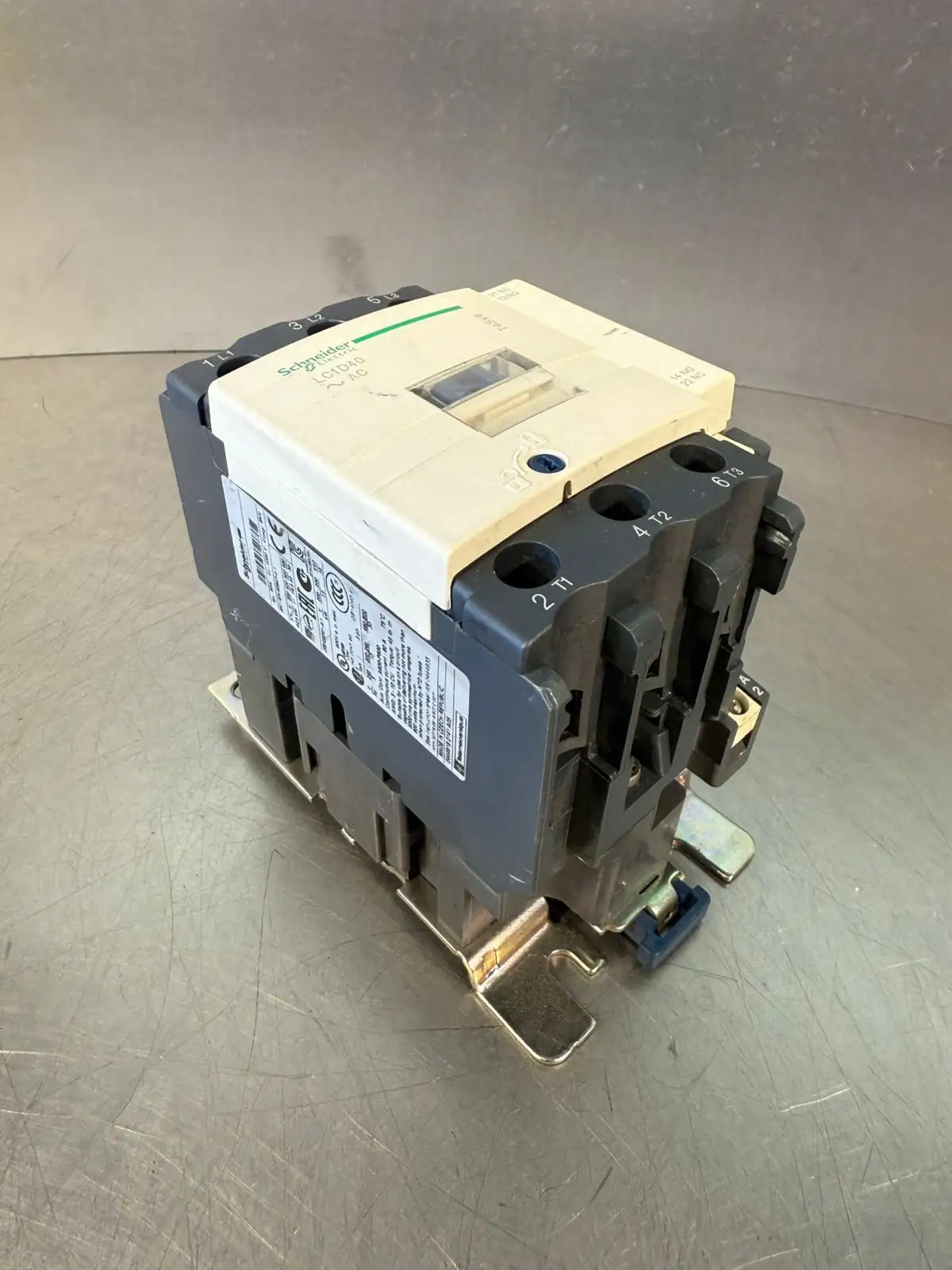 Schneider LC1D40 600V A.C. Max (3.2.4)