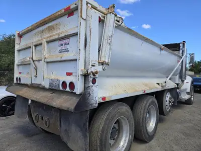 USED 2018 PETERBILT 348