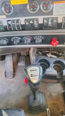 USED 2013 KENWORTH T800