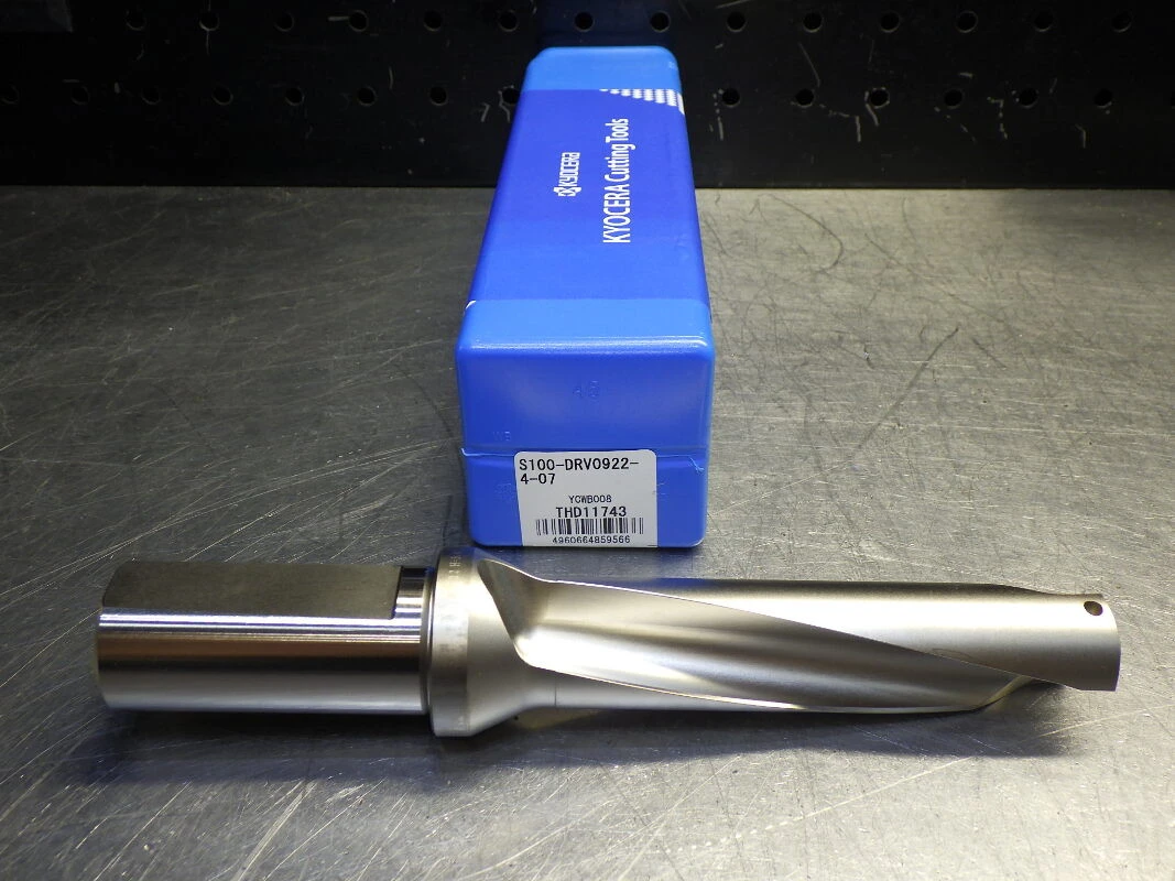 Kyocera 0.922" Coolant Thru Indexable Drill 1" Shank S100-DRV0922-4-07 (LOC3395)