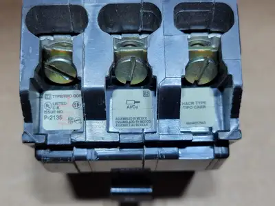 USED SQUARE D QOB330