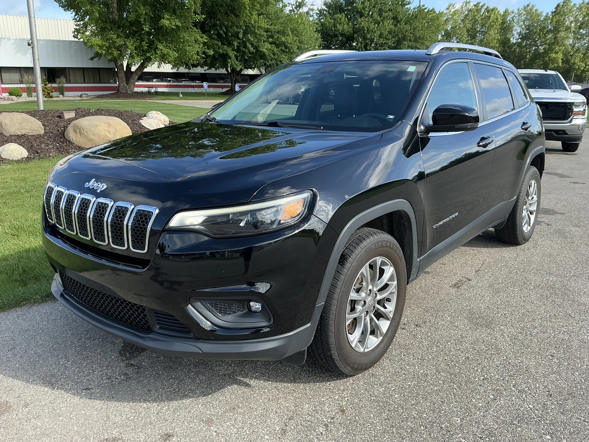 USED 2019 JEEP CHEROKEE