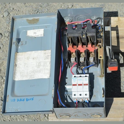 Square D 30 Amp Non-Fusible Disconnect