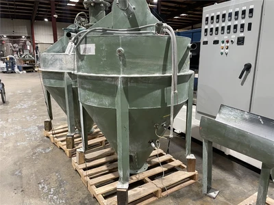40 Cu. Ft. Capacity Smoot Surge Hopper