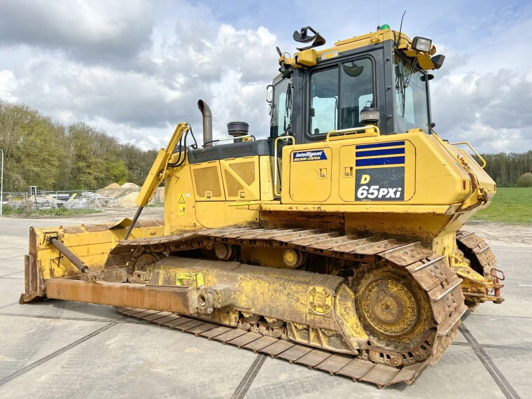 USED 2018 Komatsu D65PXi-18