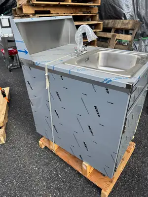 QualServe WMSC24MS Stainless Steel Portable Sink Hot Water ***NEW Scratch & Dent