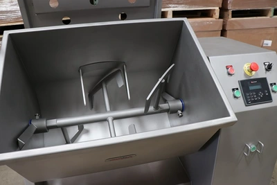 Mainca Model RM-200 Single-Action Mixer