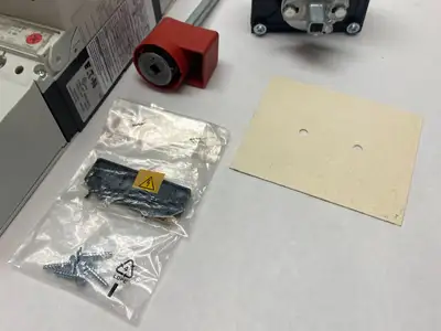 USED EATON MOLDED CASE CIRCUIT BREAKER EMER. SWITCH ASSEMBLY KIT, RED HANDLE