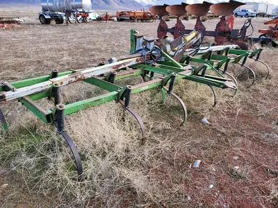 USED JOHN DEERE 1100