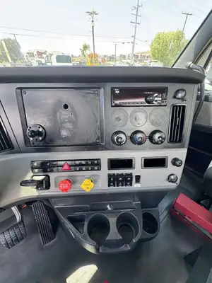 Used 2019 FREIGHTLINER CASCADIA 112 Hooklifts & Roll-Offs California US | Commerce Truck Equipment Sales #1548708