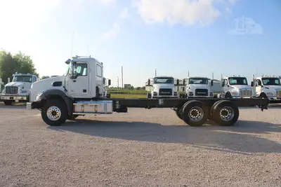 New | in-Stock 2026 MACK GRANITE 64BR Cab Chassis trucks Texas US | Roll Off Truck World #1491873