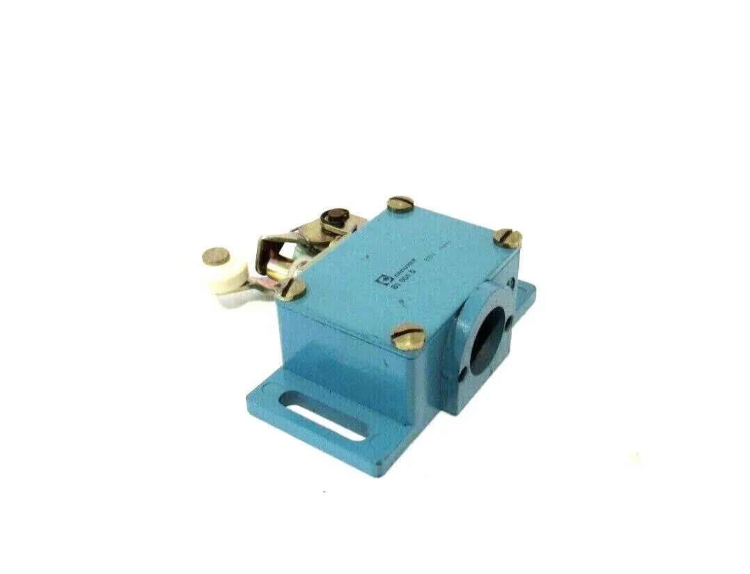NEW CROUZET 81 901 5 ROLLER LEVER LIMIT SWITCH 819015