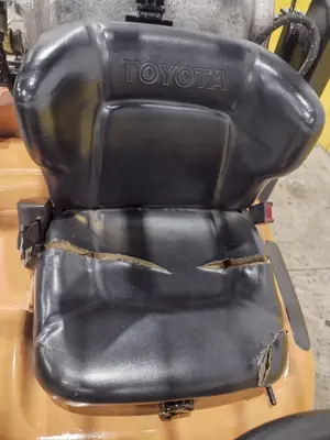 USED TOYOTA 42-6FGCU25