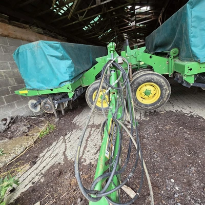 JOHN DEERE 455 Grain Drill | Iron Listing (33)