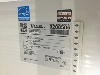 167-0496 True GDM-41SL-48 47" Two Section Self Contained Glass Door Cooler