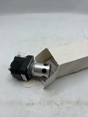 New | in-Stock A-B ALLEN BRADLEY 800T-QT24 SER. T Switch Parts Michigan US | ND Industrial Surplus #1208181