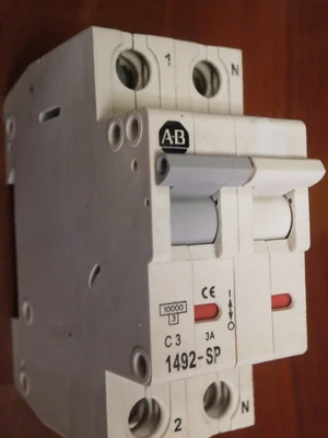USED Allen-Bradley 1492-SP1C030-N