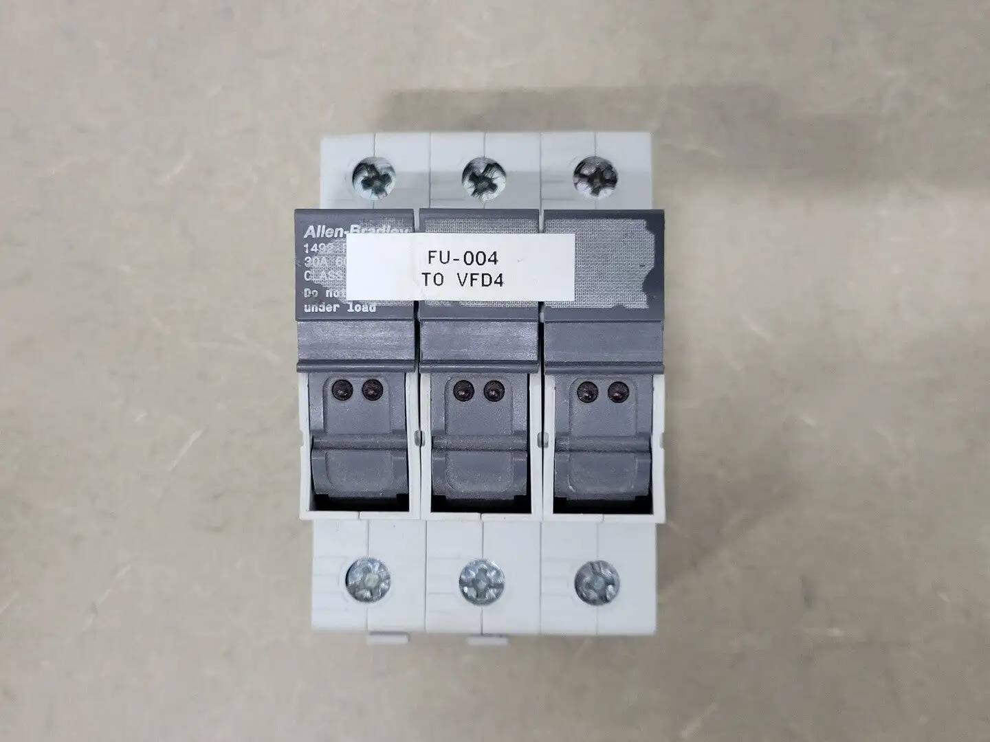 USED ALLEN BRADLEY 1492-FB3C30L