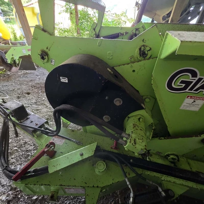 2010 SCHULTE 2500 GIANT Rock Picker | Iron Listing (29)