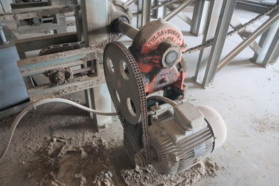 Automated Lumber Handling Tilt Hoist and Material Handling for Planer or Rip Line