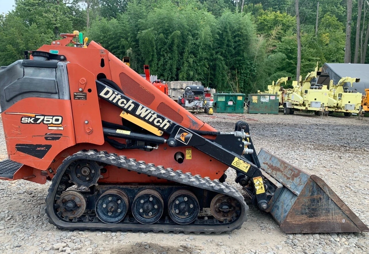 USED 2015 Ditch Witch SK750