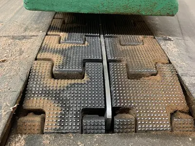 USED EKSTROM-CARLSON "E" STRAIGHT-LINE RIPSAW