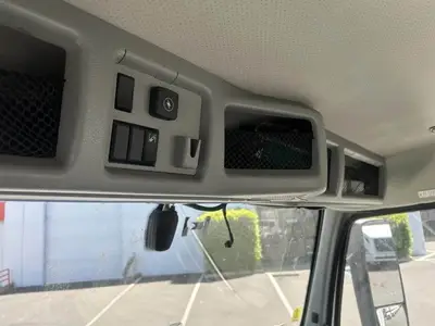 USED 2022 VOLVO VNR42T300