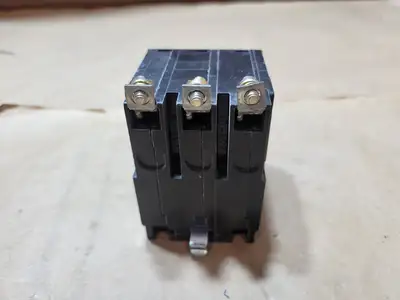 Used SQUARE D QOB320 Switchgears British Columbia CA | Lenmark #1438493