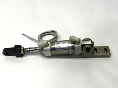 USED SMC CM2E32-DCG3181G-25