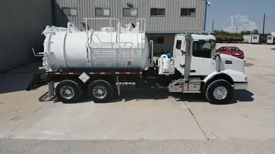 Used 2019 VOLVO VHD64B200 Vacuum Truck Texas US | Roll Off Truck World #1492006