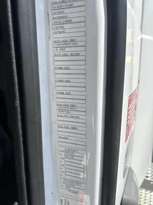 USED 2022 VOLVO VNR42T300