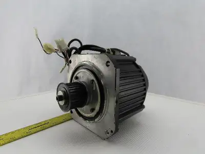 Yaskawa Electric SGMDH-12A2A-YR13 AC Servo Motor Removed From a Motoman YR-UP50