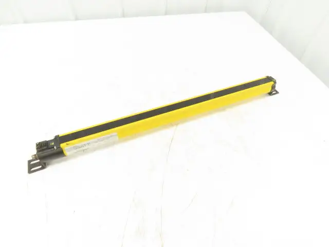 Allen Bradley 440L T4K0640YD Safety Light Curtain Transmitter 640mm 20ms