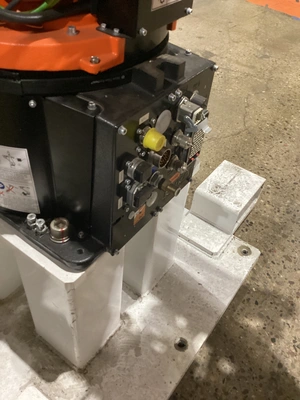 KUKA KR 20 R1810‑2/SEL CYBERTECH‑2 Robot w/ KR C4 Controller USED