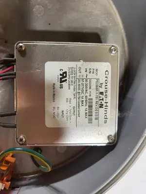 NEW CROUSE-HINDS VMV7L/UNV1 S890