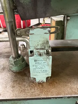 W.F. WELLS INC. W-9-1 Horizontal Band Saws | ESS Industrial Equipment Sales (12)