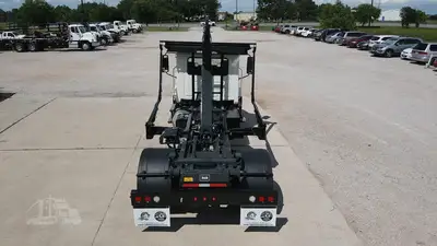 New | in-Stock 2025 MACK MD6 Hooklifts & Roll-Offs Texas US | Roll Off Truck World #1491879